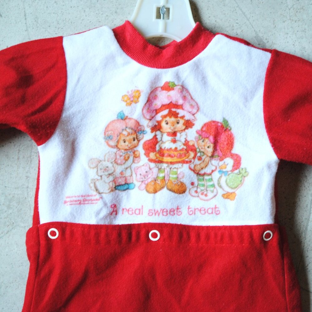 Vintage Strawberry Shortcake 1982 footed pajamas Sz 12 Month freshly hand washed